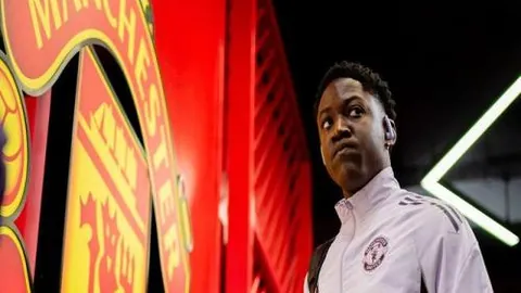 阿尔瓦雷斯双响助马竞3-0完胜巴伦西亚，终结平局怪圈