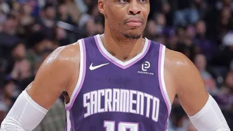 卫冕冠军以30分大胜太阳，连胜中断，杜兰特孤军奋战独得30分！